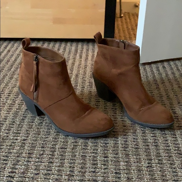 Cute fall brown booties! - Picture 1 of 1
